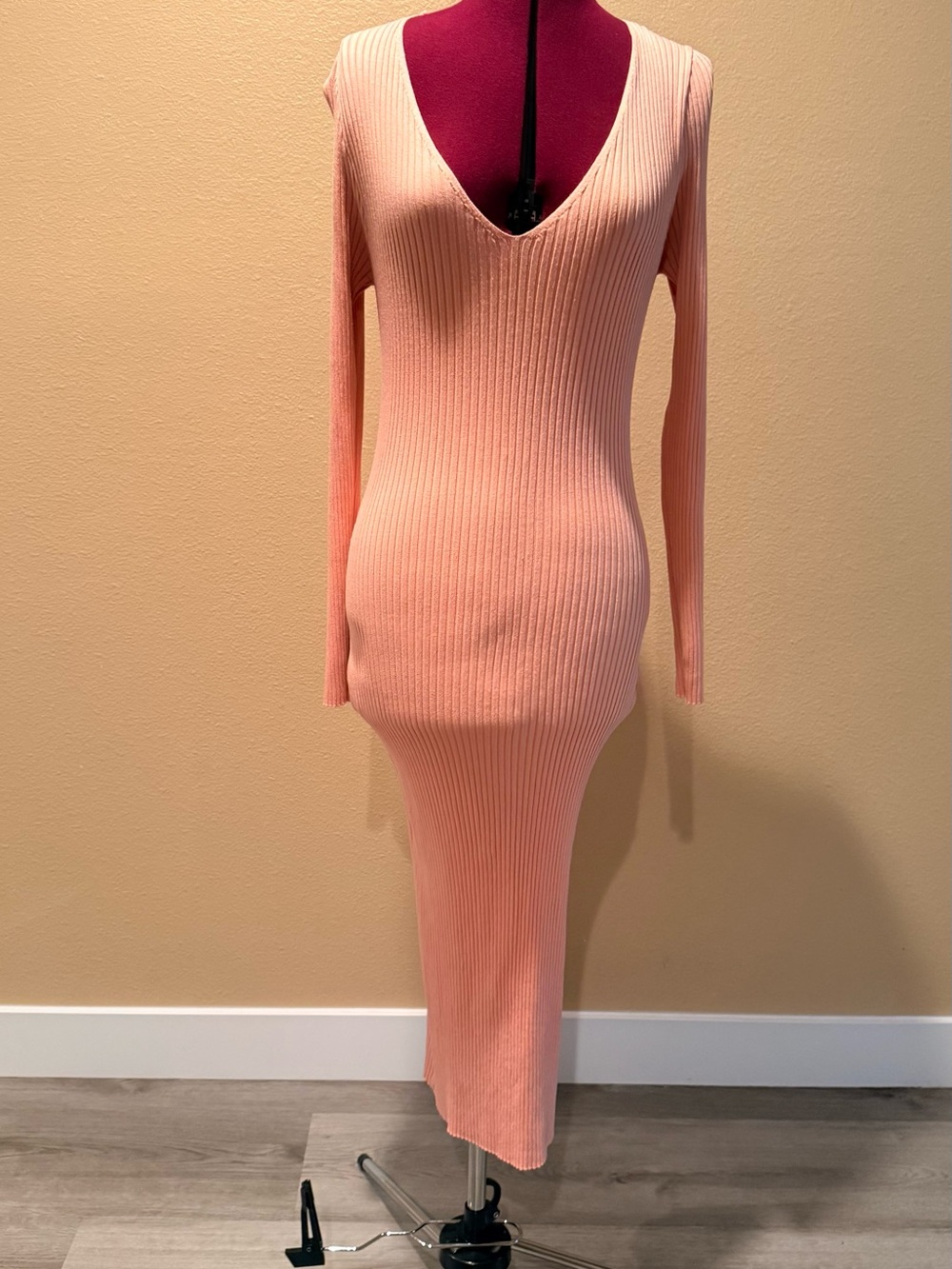 Forever 21 Blush Pink Ribbed V‑Neck Long Sleeve Midi Dress